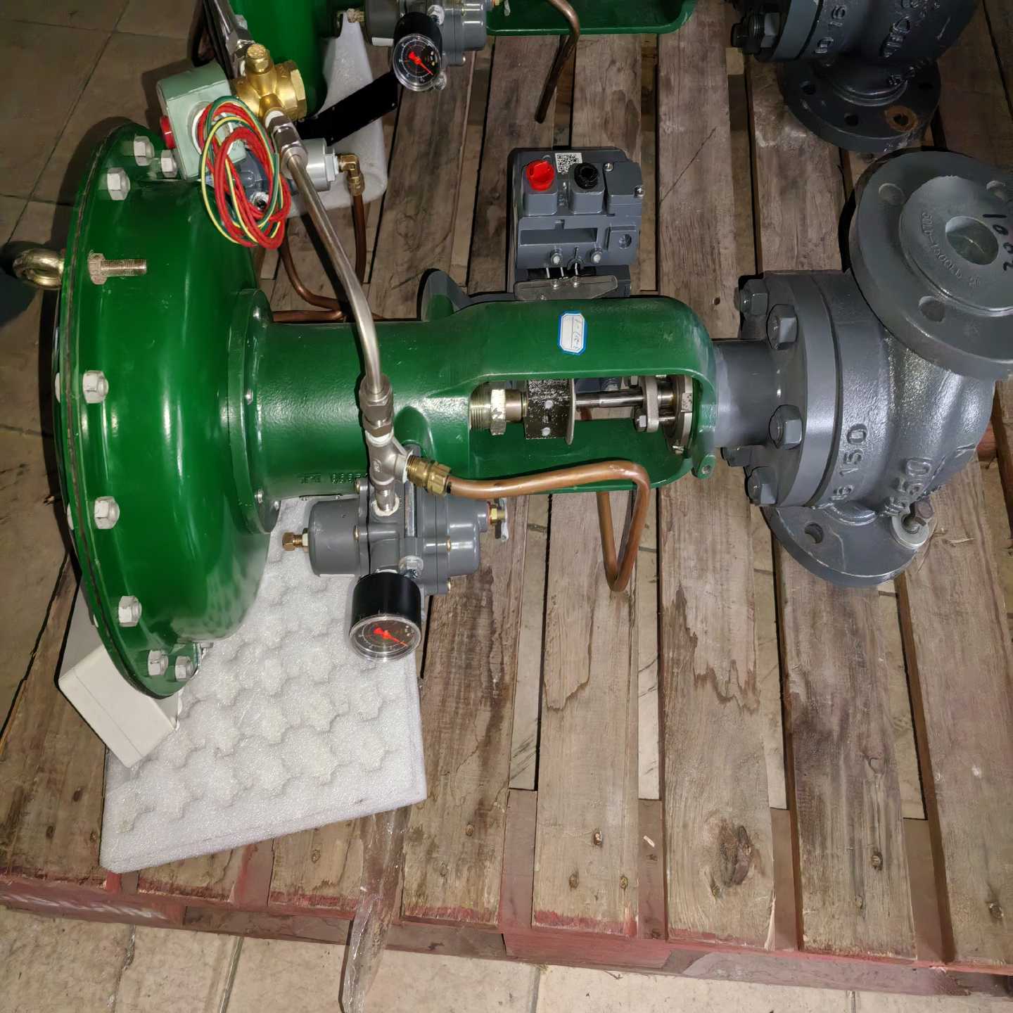 议价费希尔阀门657带DVC2000定位器，有三台，规格不一样，