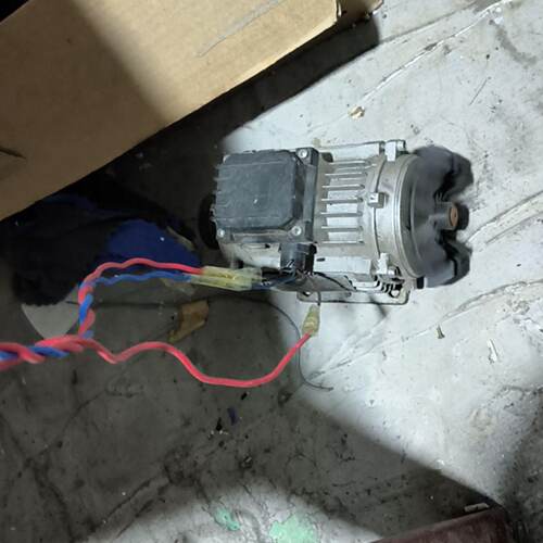安川A1000变频器3kw  AB4A009FBA，—议价
