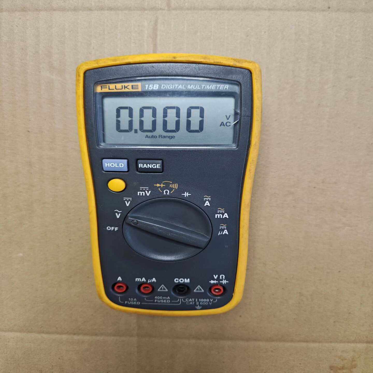 fluke15b万用表，功能正常，主板有修理，缺少一个螺丝柱--议价商