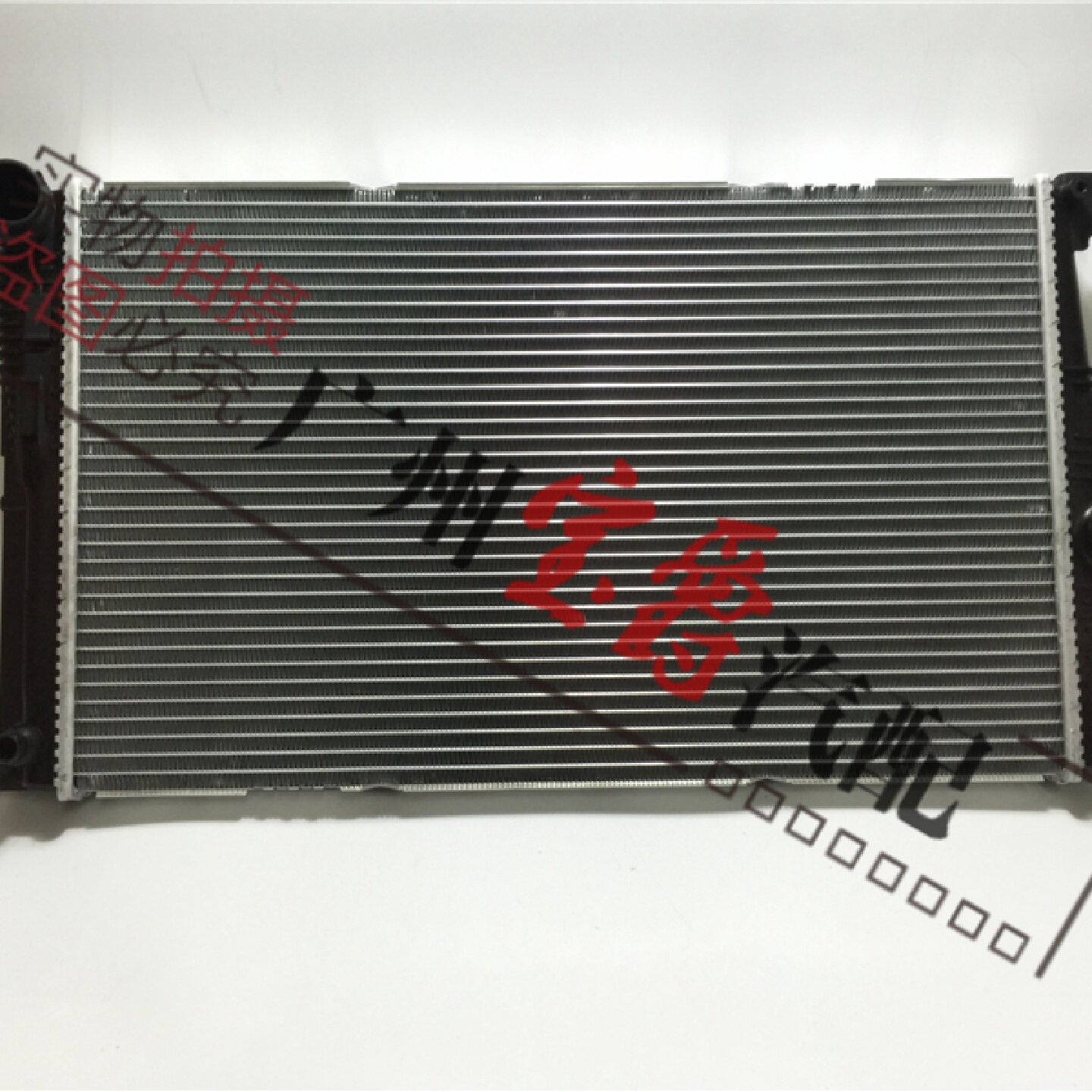 适用F18宝马5系F10发动机520水箱535散热器525散热网528 530 523