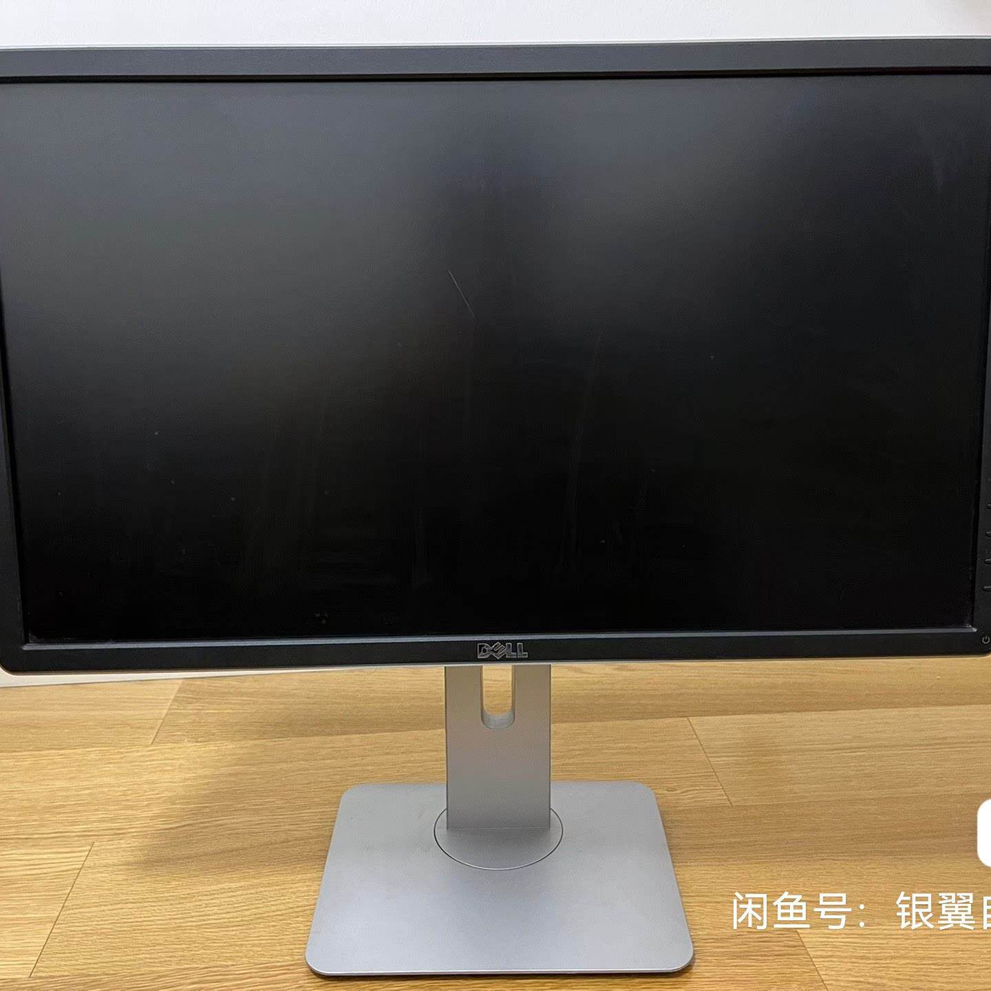 戴尔P2314HT显示器。有八台。有三个黑色底座。具体。议价