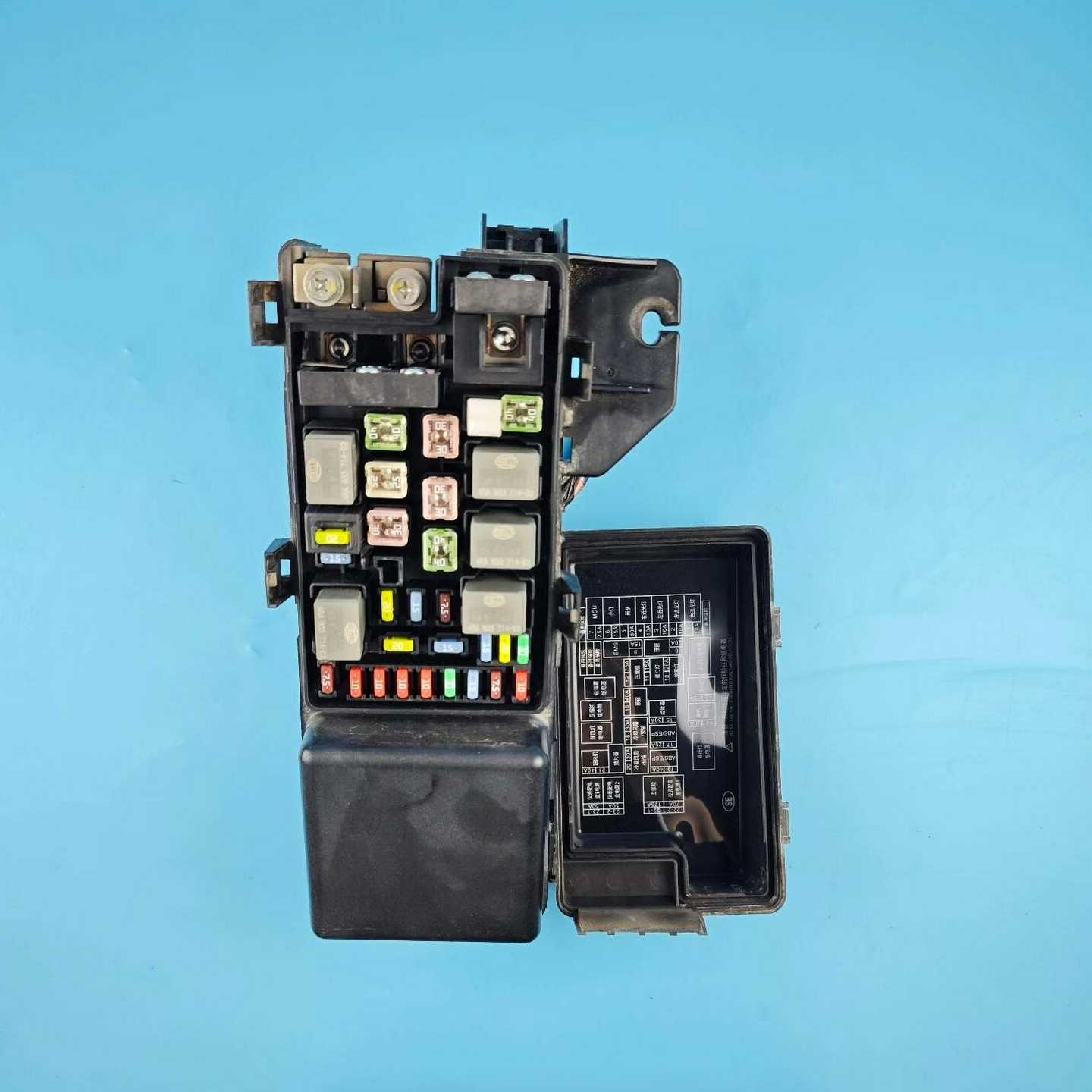 比亚迪S7机舱保险盒,保险丝盒,SE-3722020,图片就--议价商品