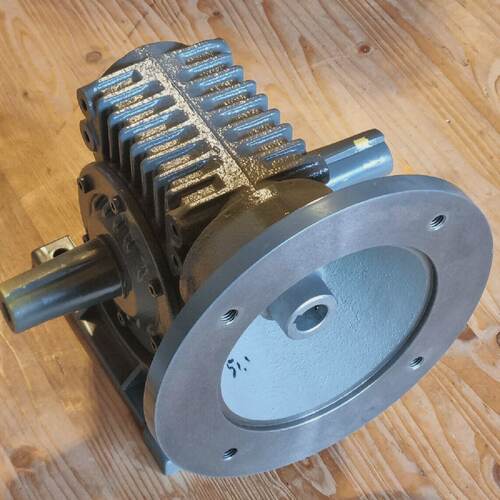 Worm Gearbox Gear Reducer Lenze i  7  52.407.05.11  1305   1