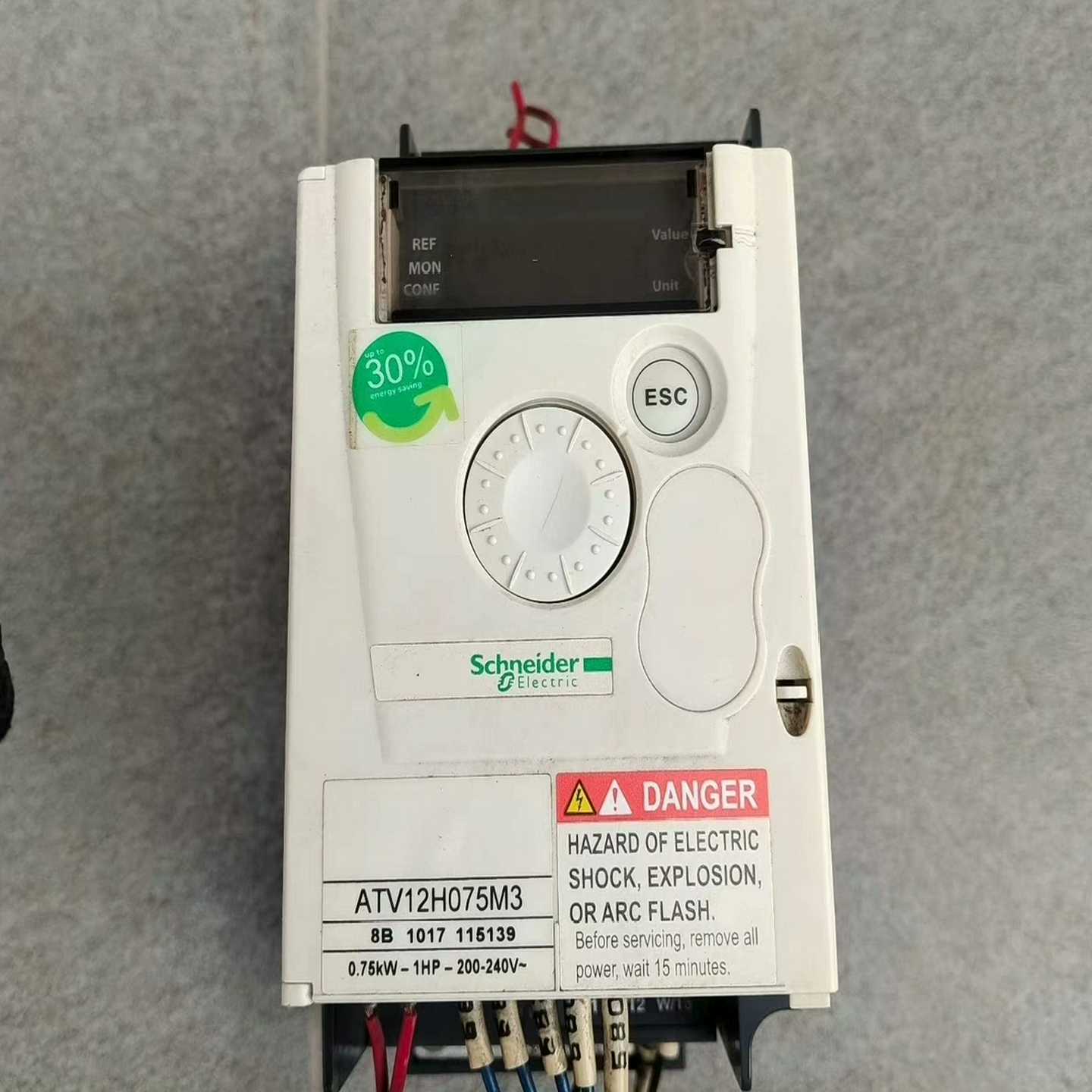 询价施耐德变频器ATV12H075M3 0.75KW 220V议价