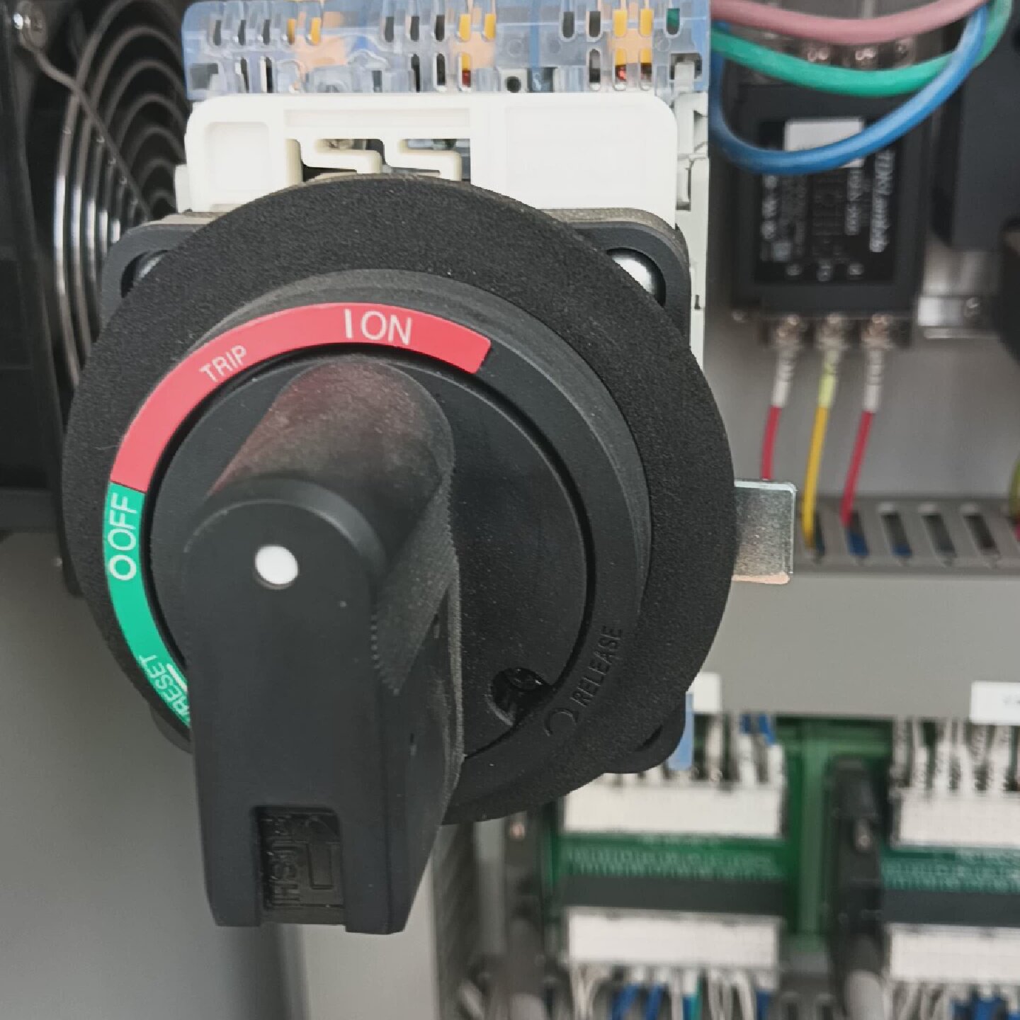 寻I富士漏电断路器EW32EAG3P15A