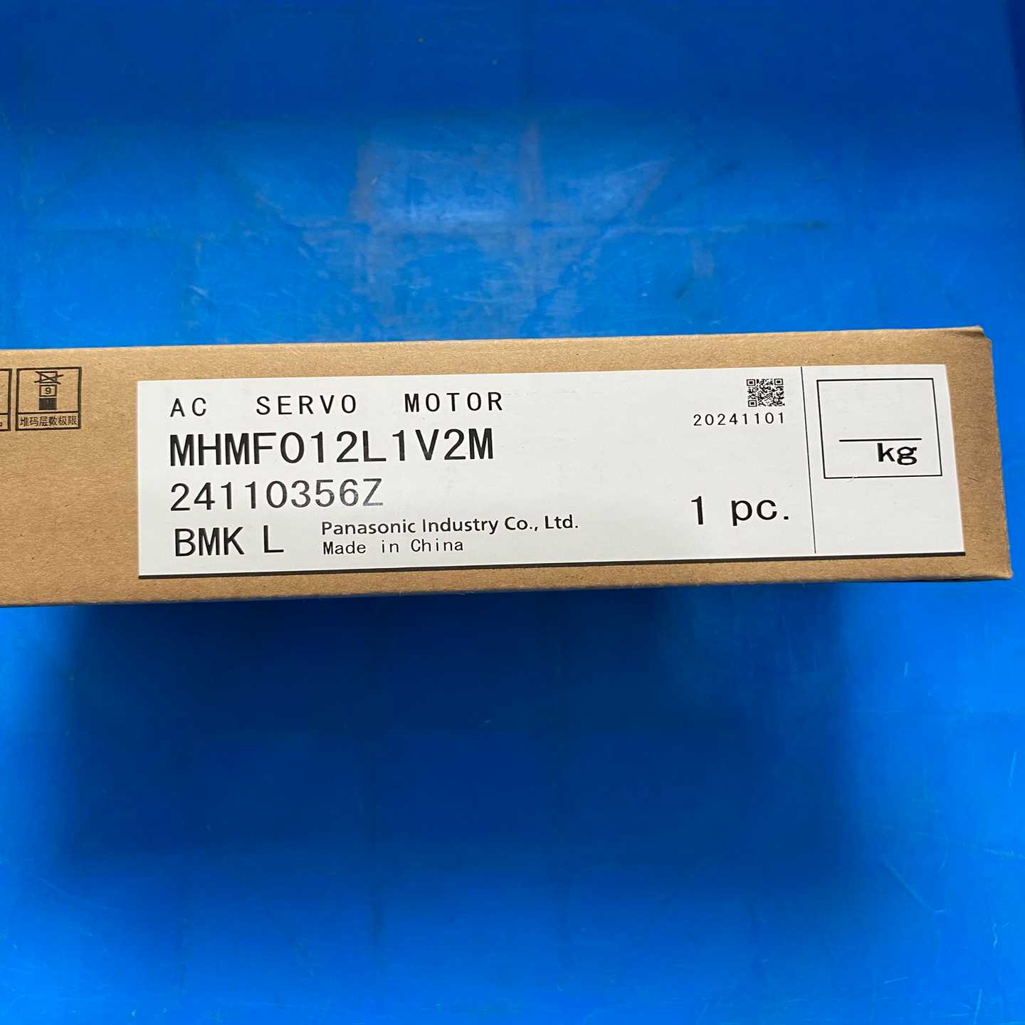 松下伺服电机，型号MHMF012L1V2M，实物拍摄，全新未--议价商品