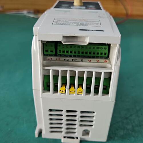 询-四方变频器0.4KWE5502S0004成色如图功能