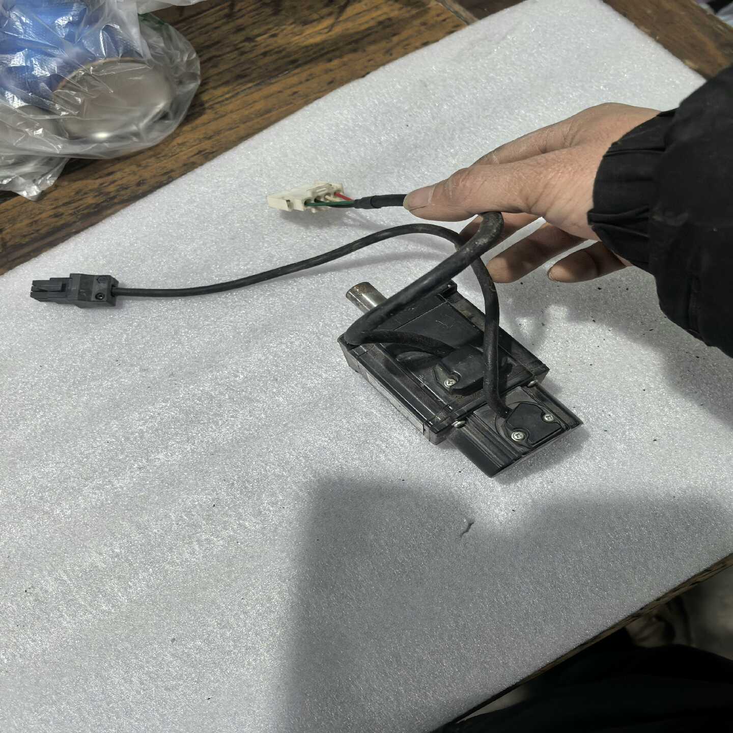 FUJI伺服200W电机，型号：GYS201DC2-