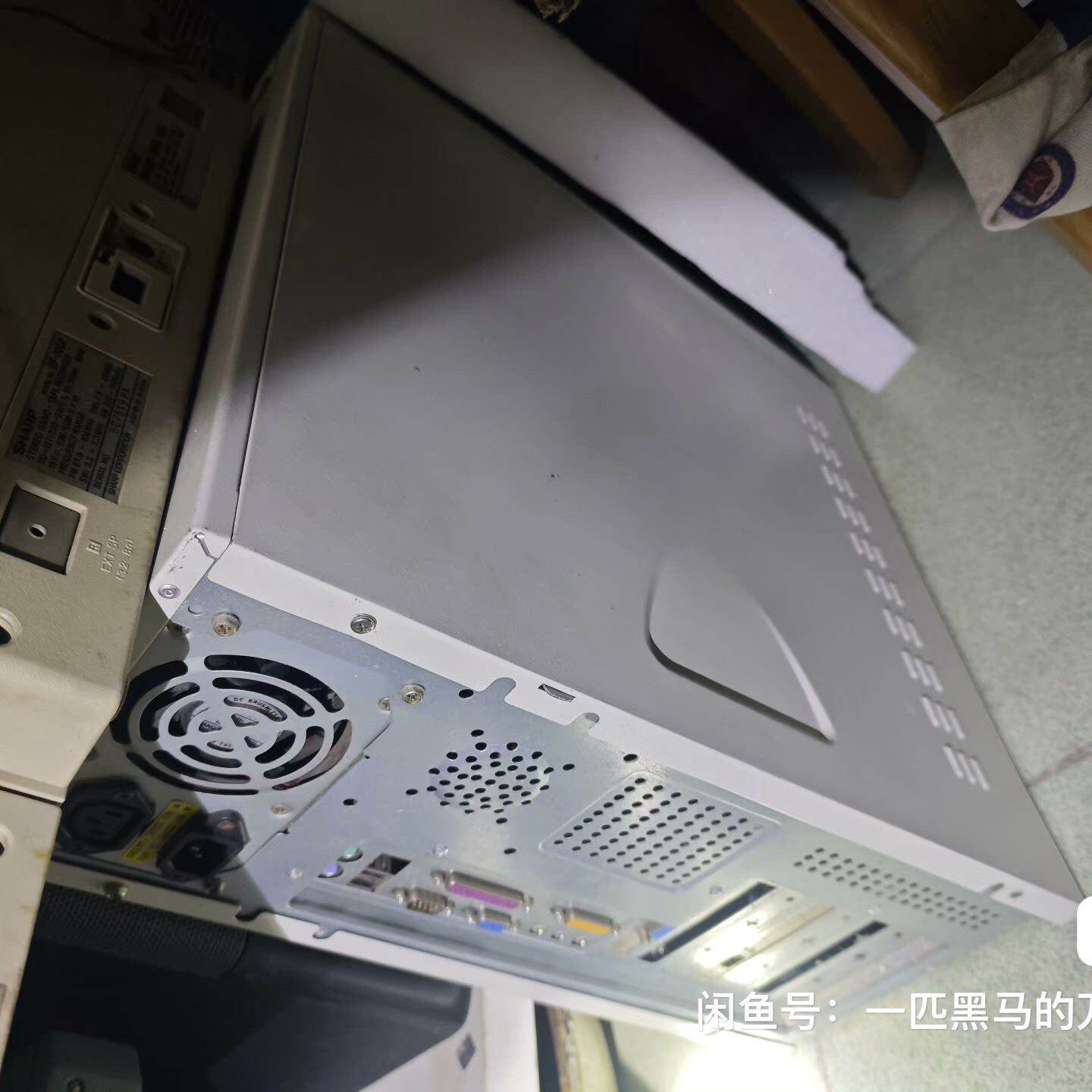 老电脑一批，约有六七台，打包价一百一台，识货的老板来搞，图片