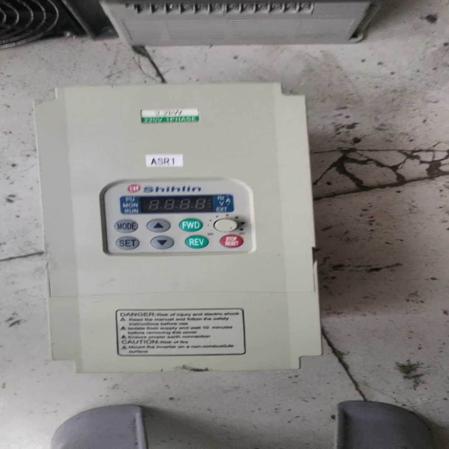 士林 SS220V-2.2KW变频器一台，成色还可以，功能包【鑫鑫商