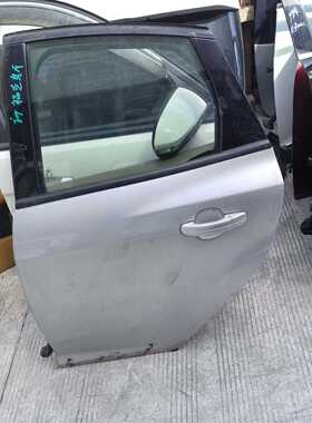 福特福克斯左后门总成，原装拆车件，银灰色。门板完整，带内饰件