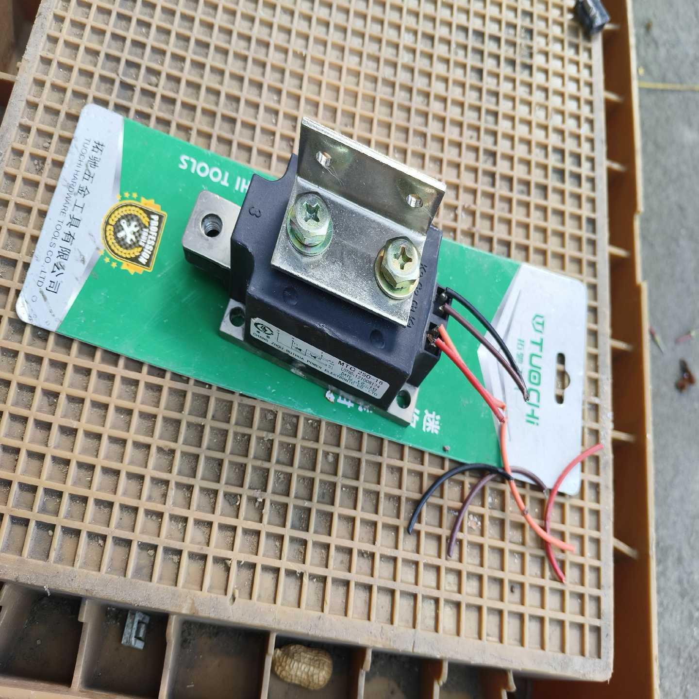 申社可控硅模块型号MTC250-16，成色如图，功能正常询价