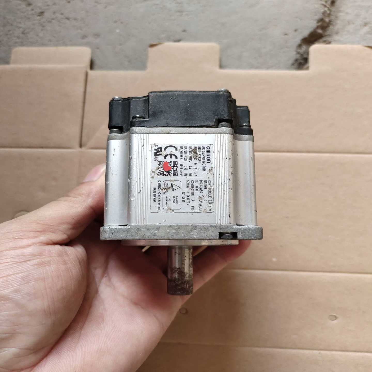 议价欧姆龙R88M.K20030T伺服电机，200W，功能正常，现货L/维修