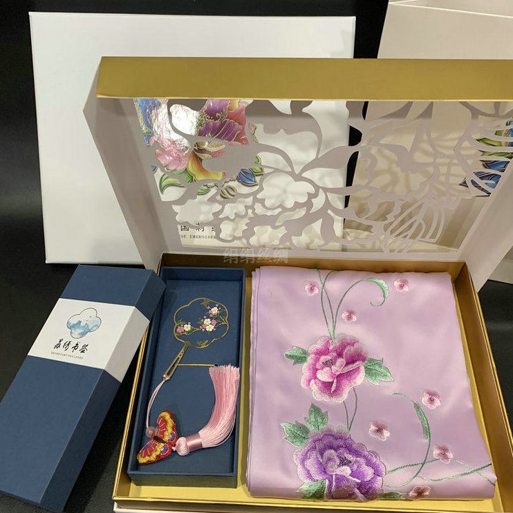 直销苏绣真丝围巾苏州刺绣桑蚕丝丝巾绣花黄铜书签创意礼盒装礼品