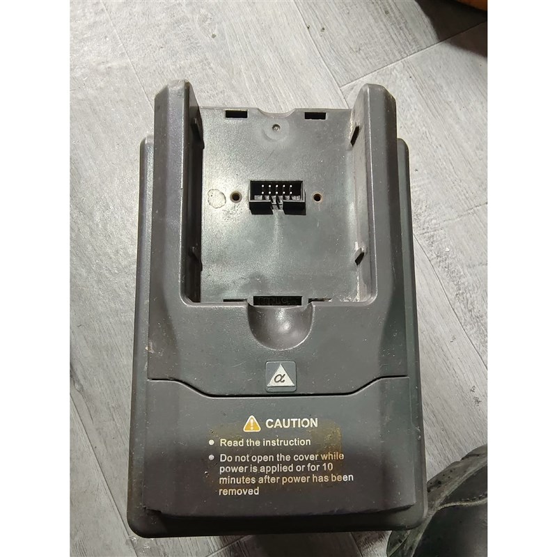 2.2KW变频器.220V.拆机包好成色如图.不带面板.10