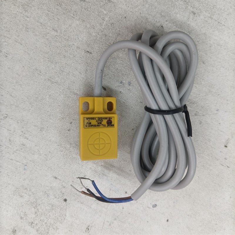 沪工CHIIB 扁形接近开关TL-W5MC1传感器 10-30VDC直流三线NPN常开