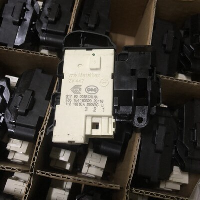 适用海尔美的XQG70-B10266滚筒洗衣机门锁门开关配件0024000128A