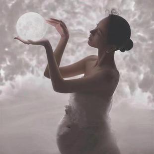 3D月亮灯手捧月球灯摄影道具充电遥控圆球毕业礼物床头卧室小夜灯