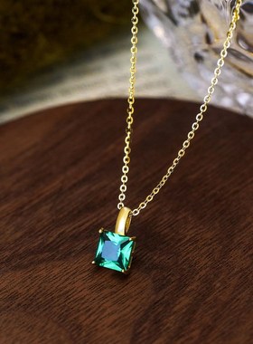 绿色水晶吊坠项链女2024年新款潮网红小众锁骨链女气质高级感颈链