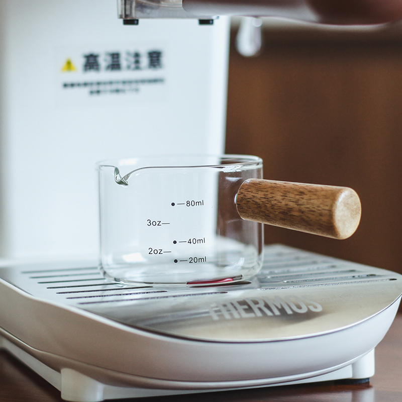带刻度木柄耐热玻璃奶罐