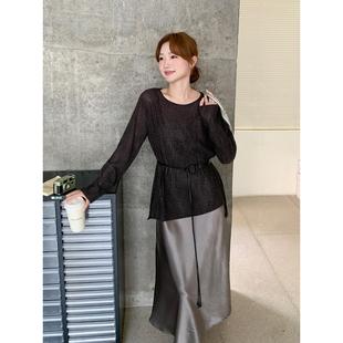 一整套穿搭两件套 女春秋2025新款 针织罩衫 叠穿缎面吊带连衣裙套装