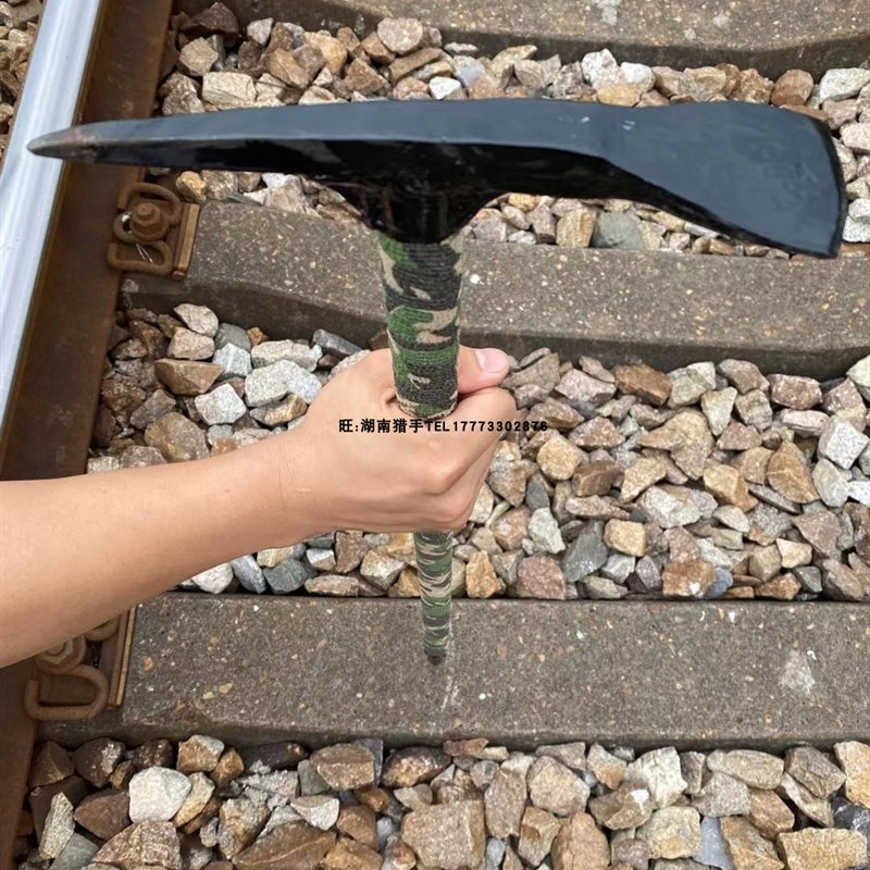 登山杖战术专业登山镐雪地高强度山地师冰镐徒步户外驴友爬山探险