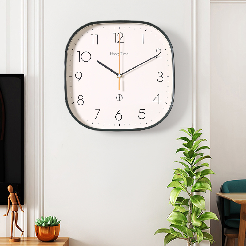 新款2021方形挂钟家用现代简约挂墙客厅时钟石英钟表静音时尚挂表
