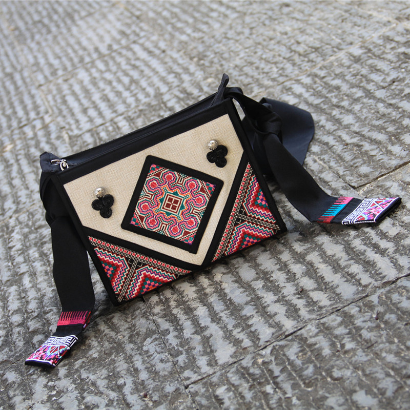 云南民族风绣花包特色刺绣女方形包旅游休闲包帆布百搭方布艺挎包