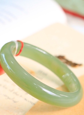 天然和田玉手镯女款晴水色