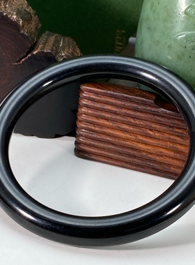 新疆和田玉籽料墨玉手镯