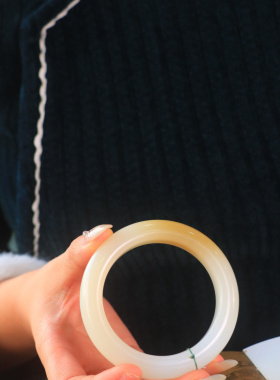 和田玉糖白玉籽料正圈平安镯手镯