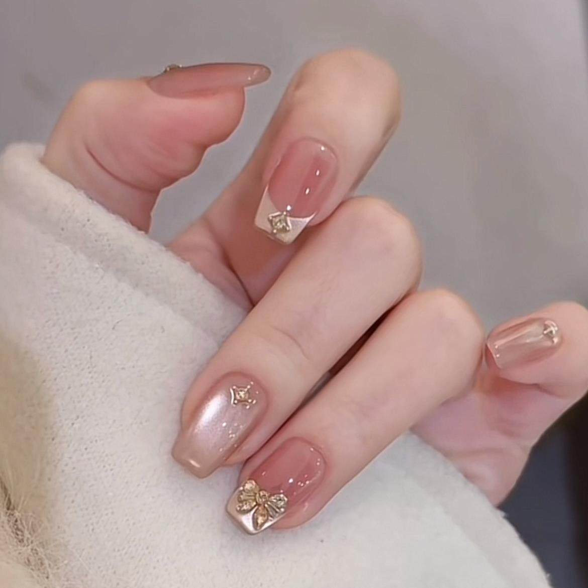 【金蝶迎福】纯手工穿戴甲温柔秋冬法式猫眼美甲显白短款可拆卸甲,彩妆/香水/美妆工具,穿戴甲/甲片,淘宝优惠券,粉丝福利购,淘宝优惠卷