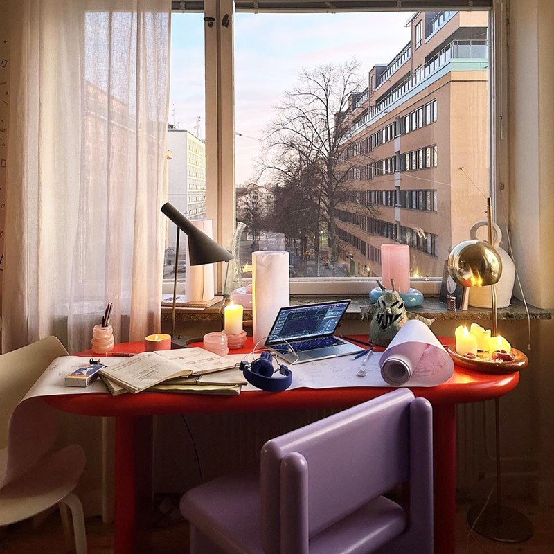 孟菲斯彩色椭圆形书桌家用小户型多巴胺餐桌设计师办公中古电脑桌