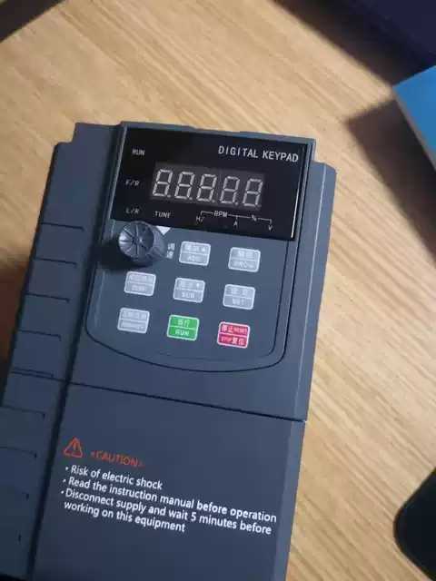 Sjzo全新正品变频器zq512m-5r5g3b