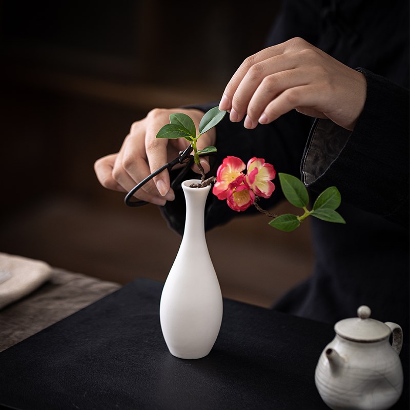 白瓷花瓶摆件客厅插花陶瓷花器家居水培鲜花高级感仿真花拍照道具