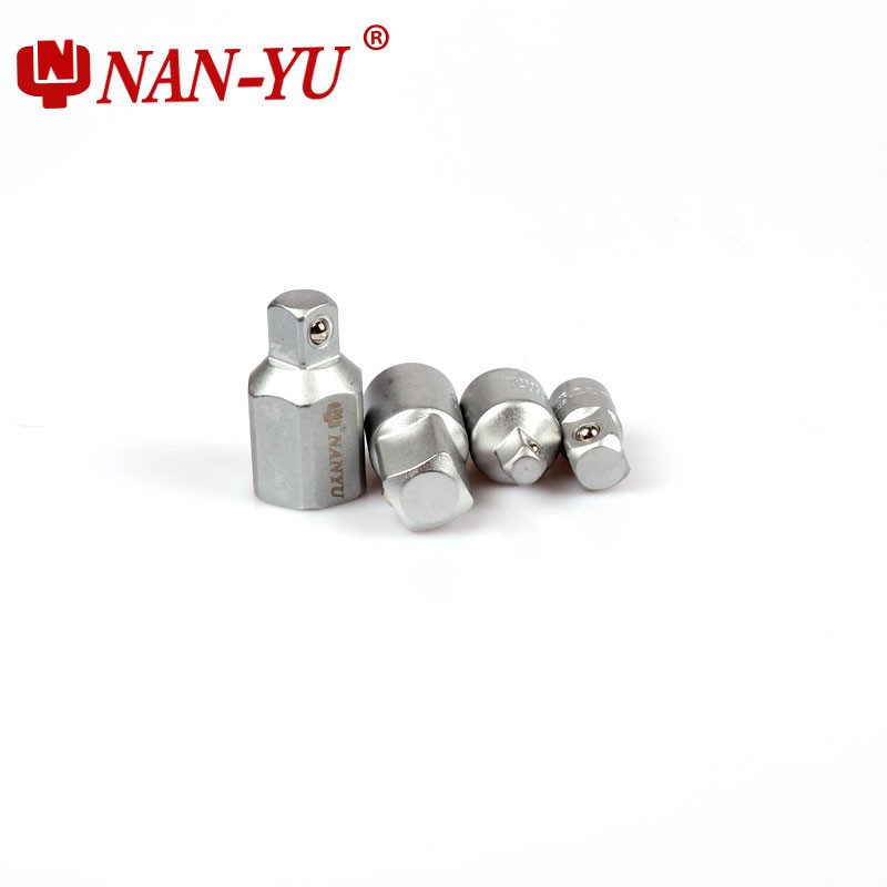 套筒转换头棘轮扳手转接头1/2大飞转3/8中飞转1/4小飞套筒转换头