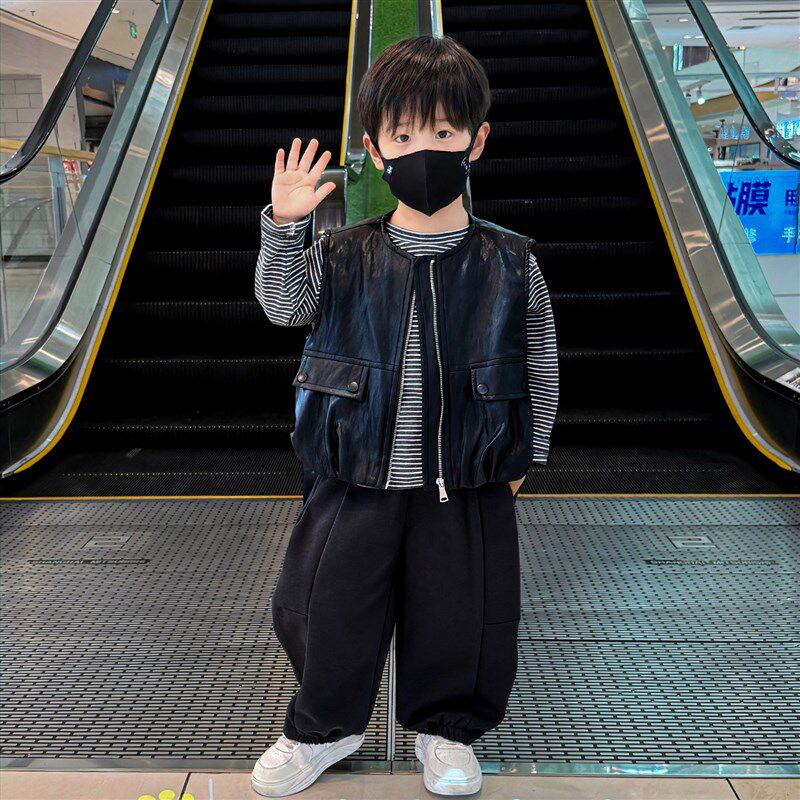 儿童秋装套装2025新款宝宝春秋季长袖打底衫男童帅气X皮马甲三件