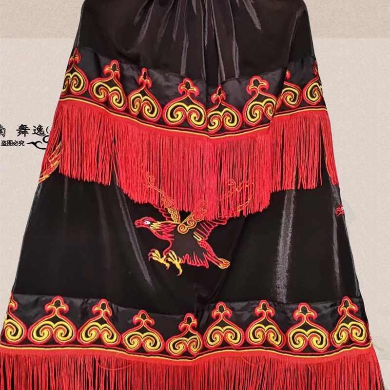 小个子彝族披风男女查尔瓦斗篷火把节斗篷贵州威宁彝族民族服装