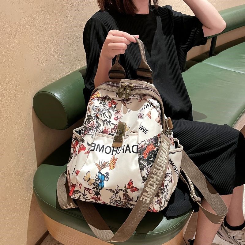 轻便洋气旅游双肩包女2024新款时尚防水女士P背包大容量外出旅行