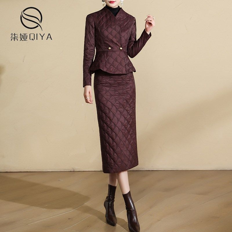 暗红色时尚棉服套装女冬季2024年新款气质高级感加厚棉衣两件套裙
