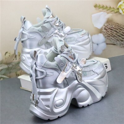 大码ins厚底增高显瘦老爹鞋超高跟1C2cm内增10cm银色蕾丝网面女鞋