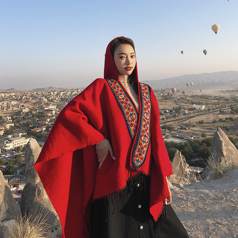 民族风连帽披风开叉斗篷披肩w两用加厚红色旅游保暖围巾女冬天西