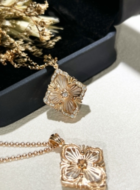 轻奢风金色花朵项链女镂空镶钻白贝母高级感四叶草双面菱形毛衣链