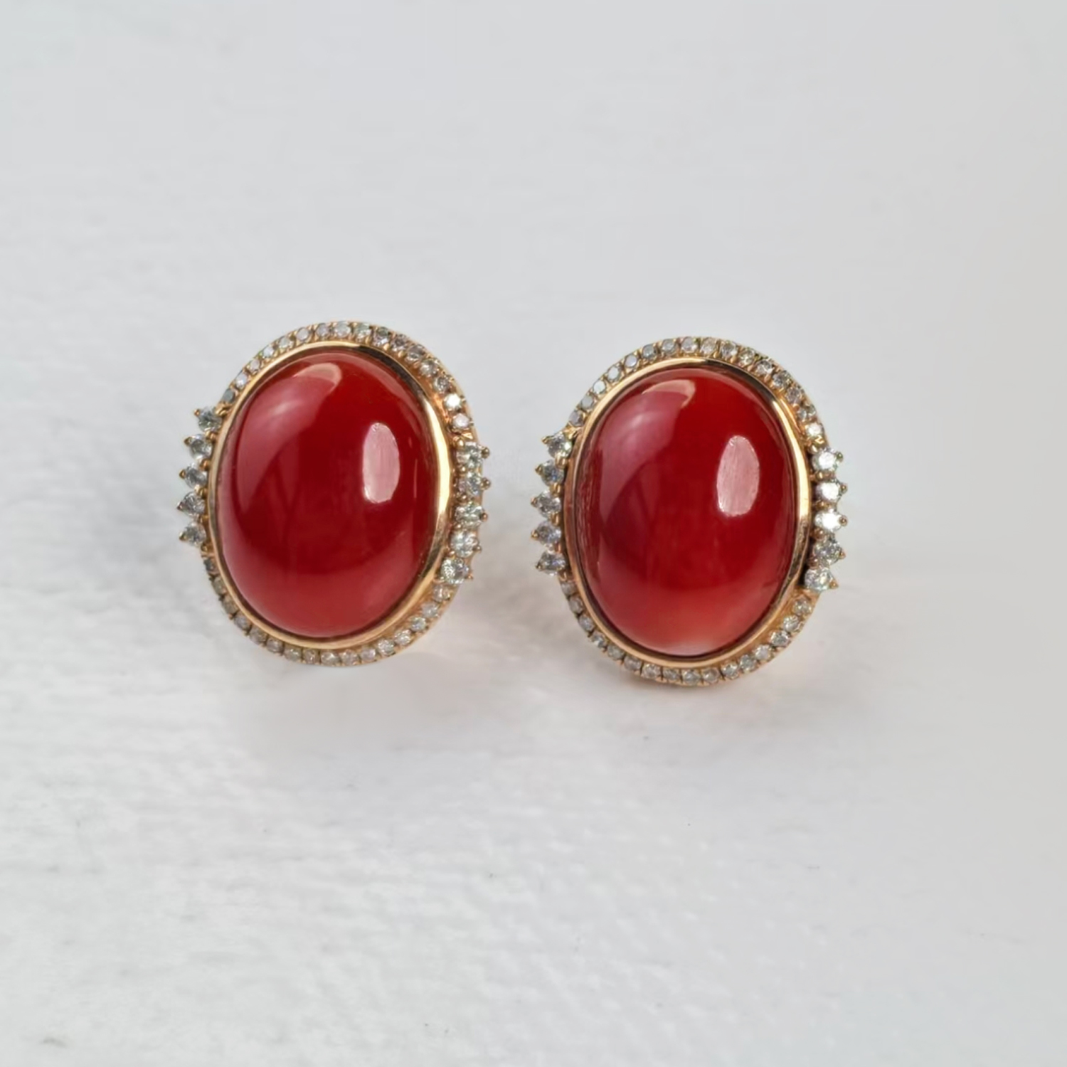 俏丽纯天然阿卡珊瑚18K金耳饰