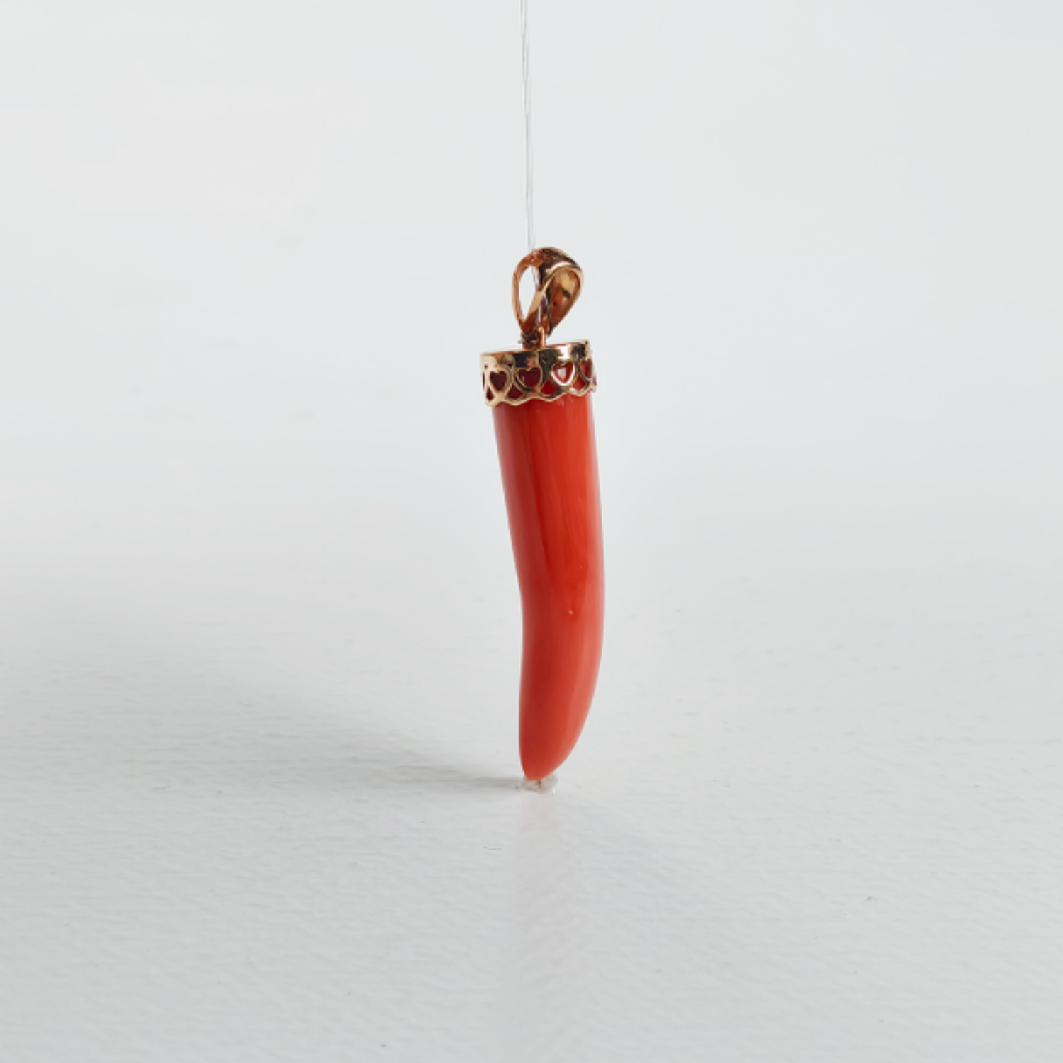 俏丽纯天然红珊瑚18K金吊坠