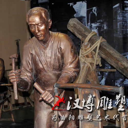 玻璃钢仿铜人物雕塑景观广场铸铜修理木桶工人雕塑铜雕塑人物定制