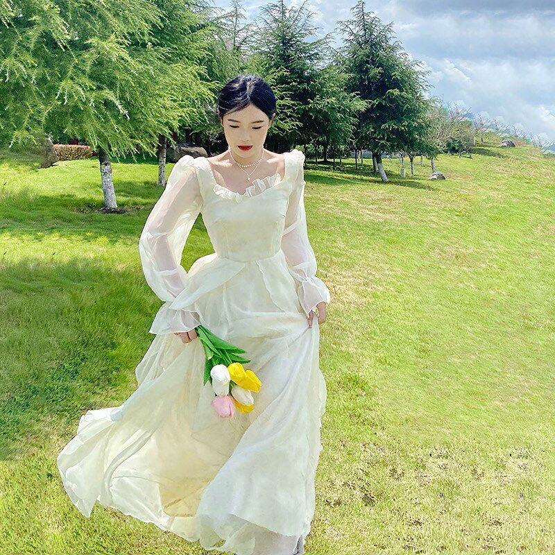 一罐杏仁桃 2024奶杏色方领泡泡袖茶歇法式初恋裙复古温柔长裙夏