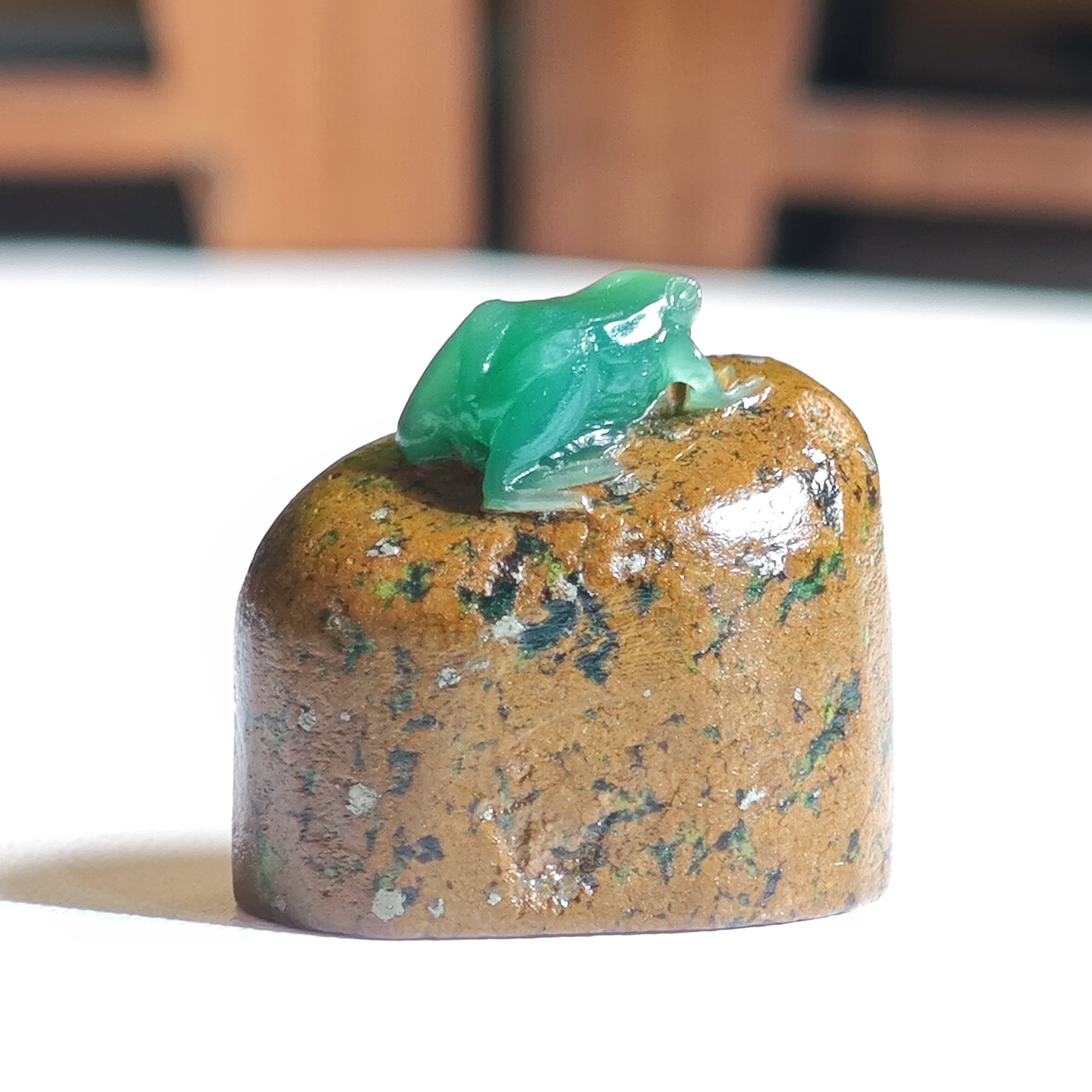 2.3x1.4x2.2cm,雅安绿巧色青蛙呱呱生财印章摆件,完整