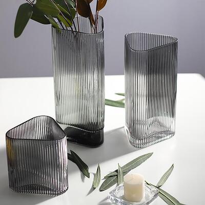 拾物现代简略轻奢竖纹彩色几何三角形蓝色玻璃花瓶样板房花器摆件