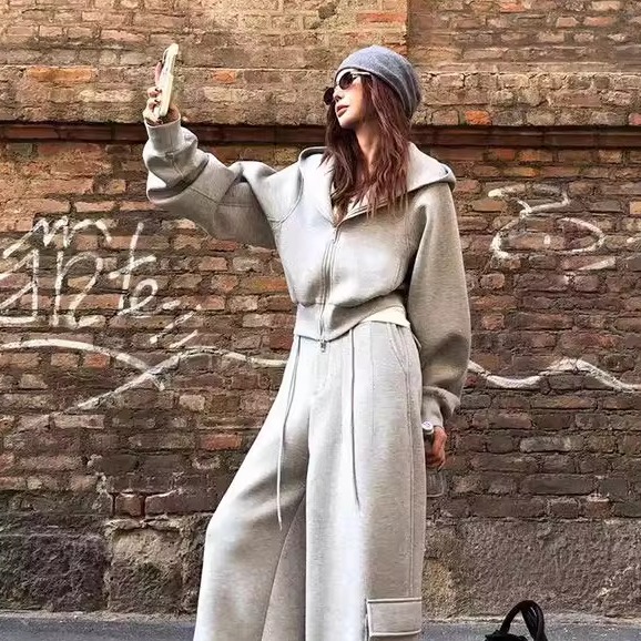 秋季巨厚巨好看的显瘦减龄慵懒风运动休闲连帽卫衣阔腿裤两件套